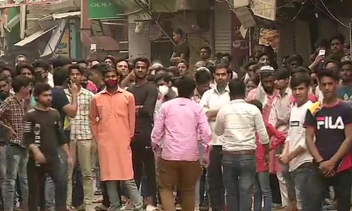 Covidiots: Defying Lockdown Orders, Crowd Gathers At Shaheen Bagh ...