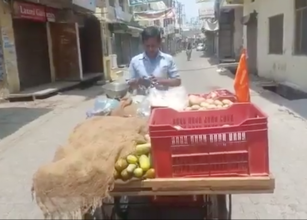 Islamist target a fruit seller for sporting Bhagwa flag, UP police refuse to bow to their agenda