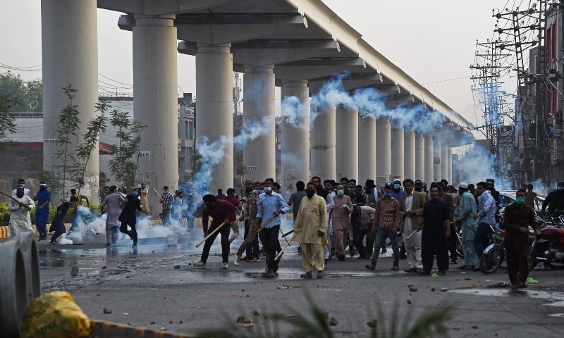 Violence breaks out in Pakistan over not expelling French ambassador