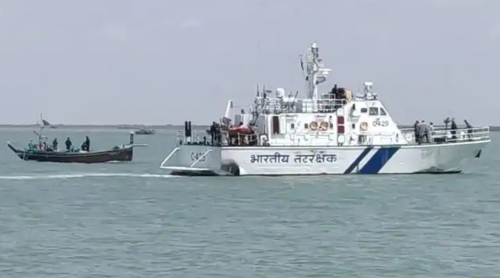 Gujarat: A Pakistan boat with heroin worth Rs 280 crore apprehended