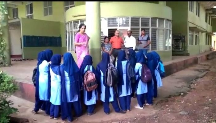 700px x 400px - 16% Muslim students from Mangalore University seek TC, Hijab ban one of the  reasons