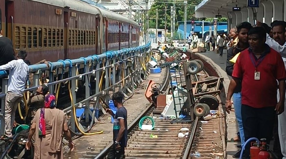 WhatsApp chat reveals the conspiracy to set Secunderabad railway station on fire was preplanned