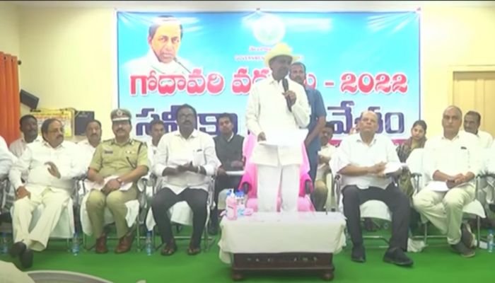 KCR alleges foreign hand in Godavari floods, peddles conspiracy theories around 'cloudburst'