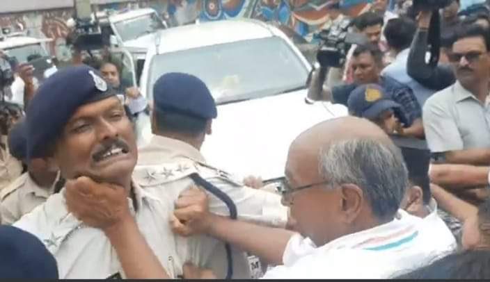 Digvijay Singh Porn Mms Scandle - Congress leader Digvijaya Singh grabs a cop by his collar, assaults him