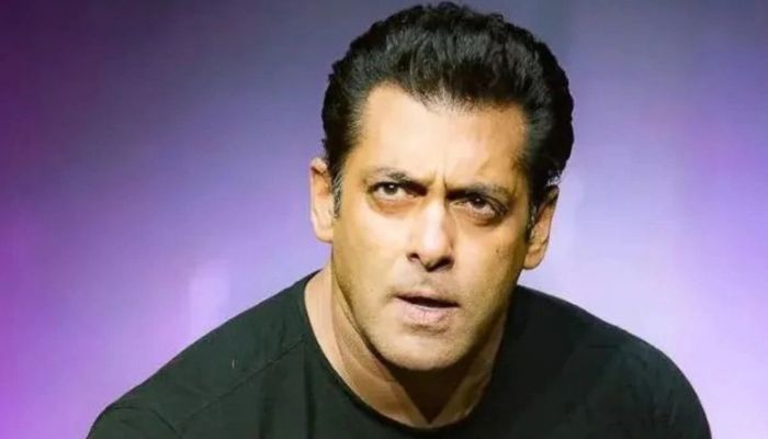 Netizens take a dig at Salman Khan after he received gun licence from Mumbai Police