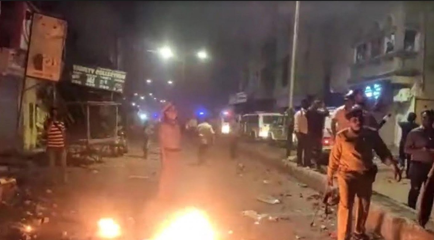 Gujarat: Petrol bombs hurled, shops set on fire as communal clashes erupt  in Vadodara on Diwali night