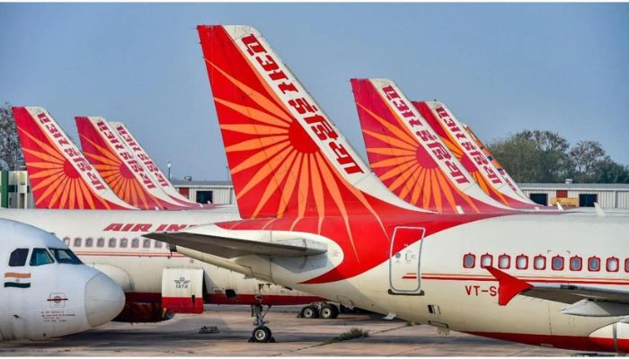 Air India फ्लाइट में युवक के ऊपर किया पेशाब, यात्रा पर लगा 30 दिनों का बैन