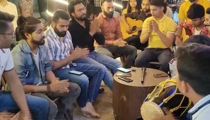 Youths win hearts by reciting Hanuman Chalisa outside a café every Tuesday