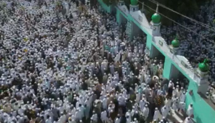 1700 Muslims booked in Kanpur for offering Eid namaz on streets