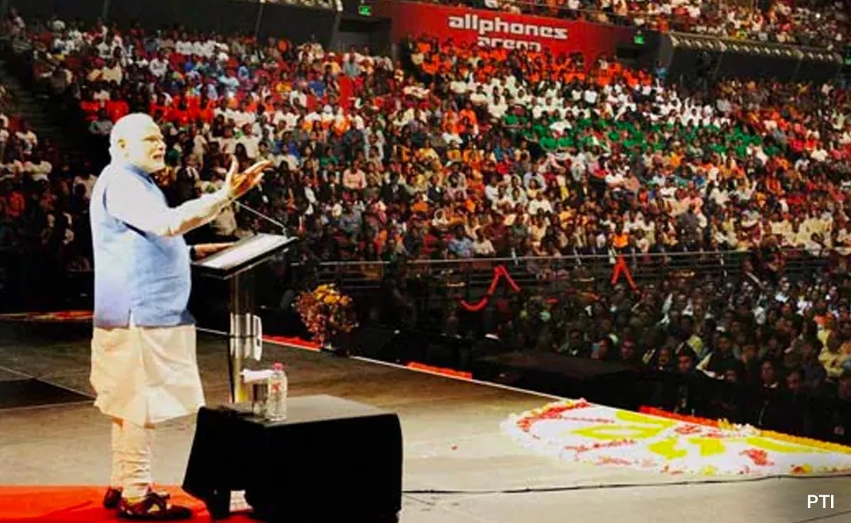 Modi at Sydney Olympic Park: PM welcomed amidst Vedic chants by priests present at the venue. Read details