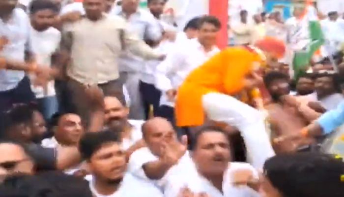 Madhya Pradesh: Congress Workers Scuffle In A Rally At Ujjain