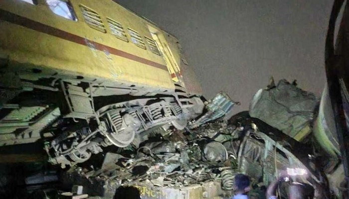 6 dead and over 40 injured in train accident in Andhra Pradesh