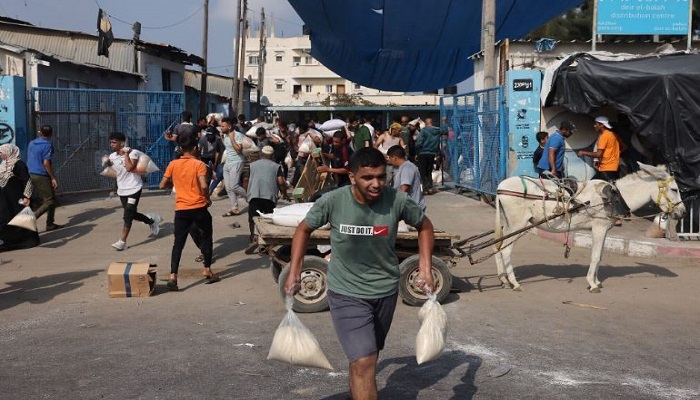 Thousands of people plunder UN aid centre and steal supplies in Gaza