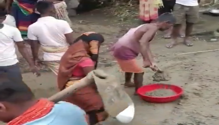 Bihar: Locals loot concrete after it was poured for construction of a road in Jehanabad