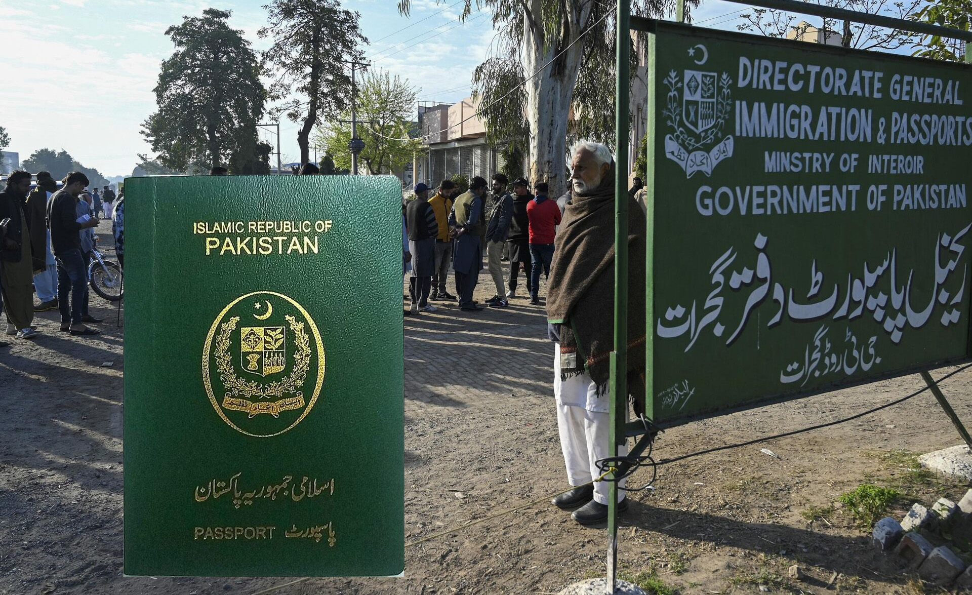 No New Passports For Pakistan Citizens Due To Shortage Of Lamination Paper   Pakistan Passport 987329843 