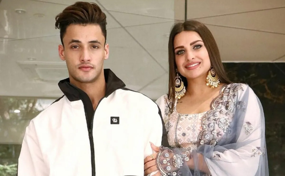 Himanshi Khurana announces break up with Asim Riaz, says "sacrificing love for different religious beliefs"