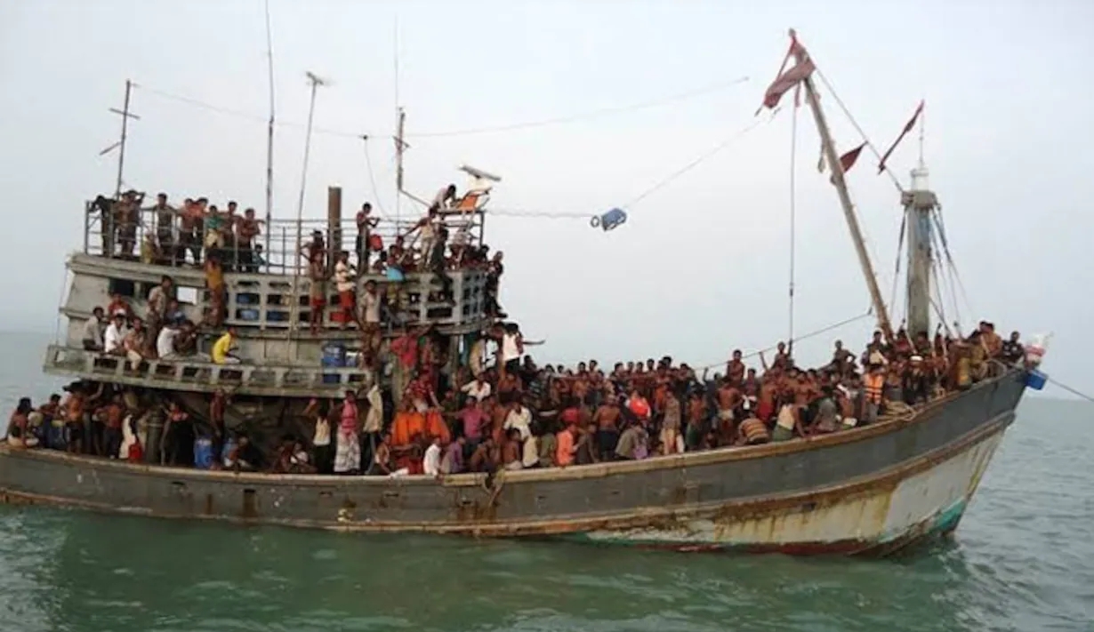 400 Rohingyas in 2 boats adrift in Andaman Sea; UN asks for help