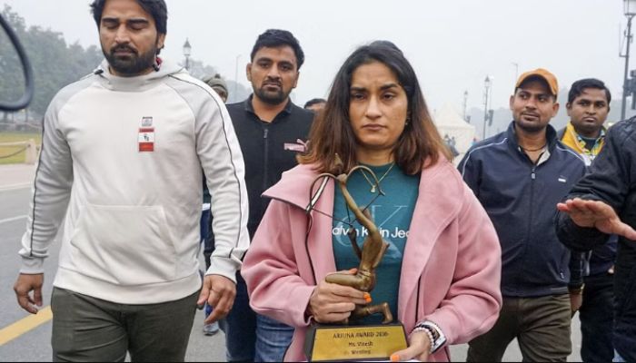 Wrestler Vinesh Phogat returns her Arjuna and Khel Ratna awards, leaves them at Kartavta Path