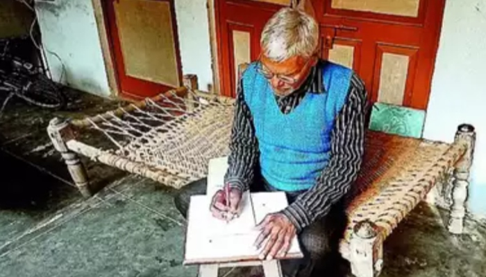 Kaushambi elder writes Ram naam 2.8 crore times, deposits in International Shri Sitaram Naam Bank