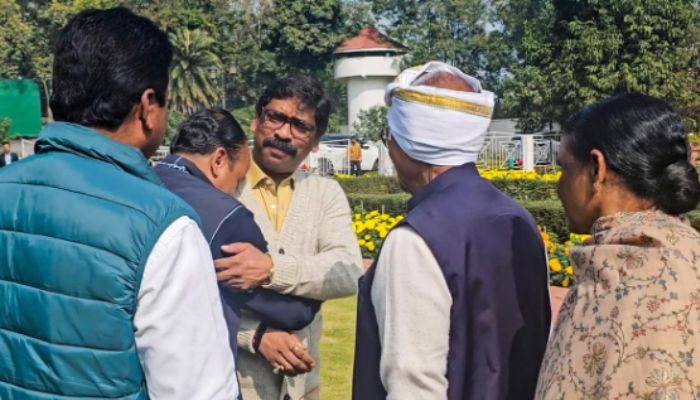 ED reaches Jharkhand CM Hemant Soren's residence to question him in a land scam case