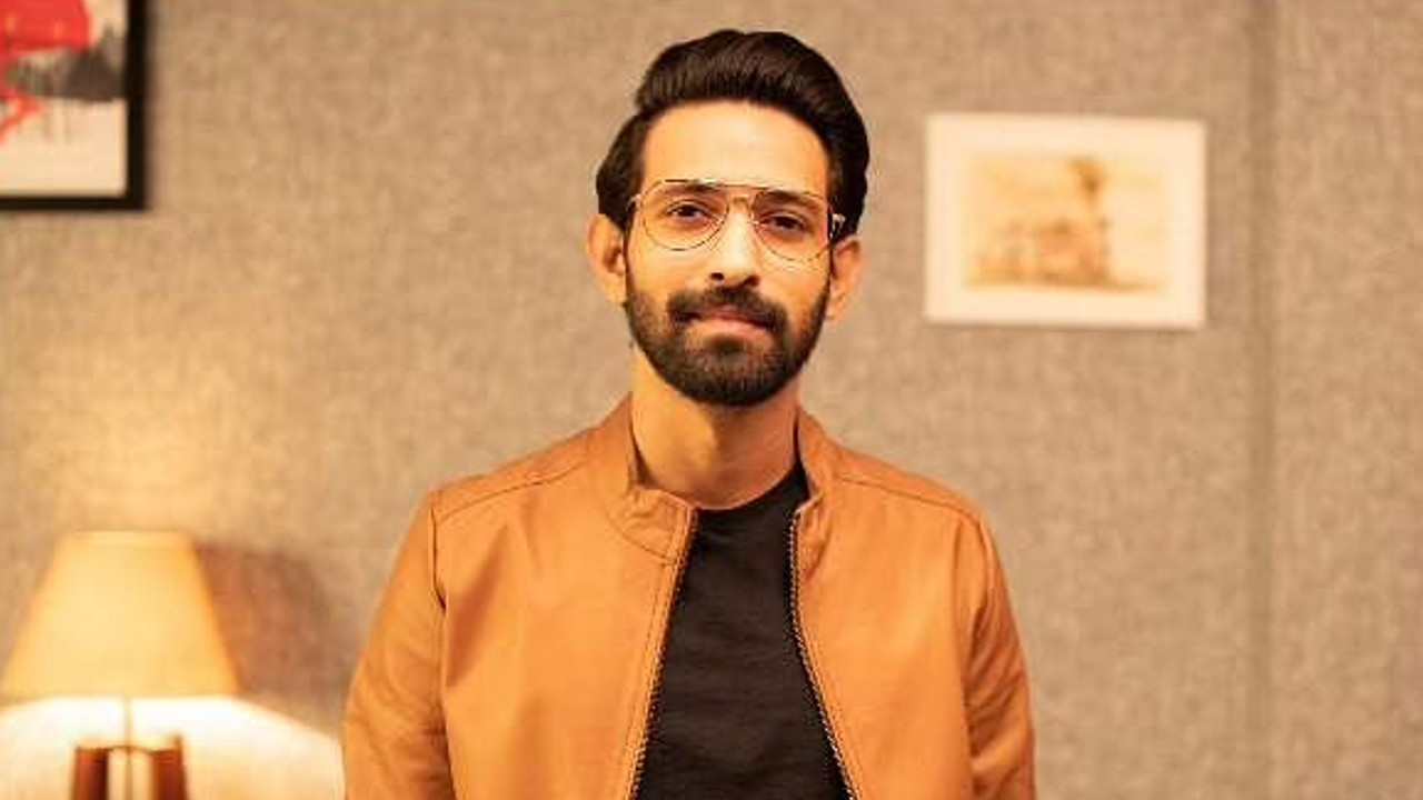 Actor Vikrant Massey apologises for old tweet blaming Ram Bhakts for rapes