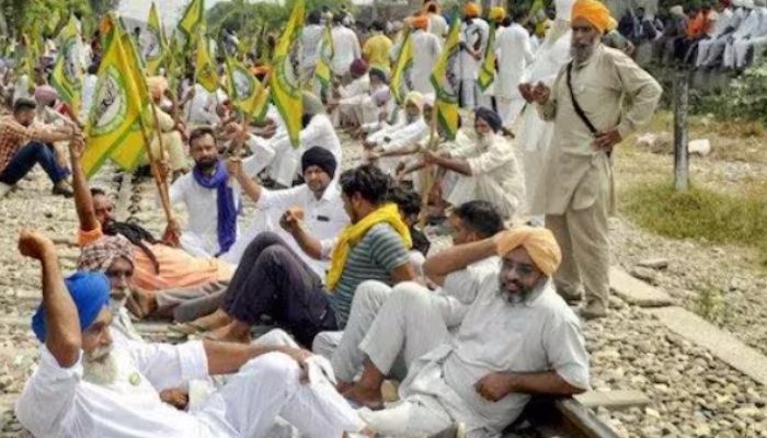 Farmers’ unions tell people not to use trains from 12 to 4 owing to calls for rail roko agitation in Punjab, Haryana