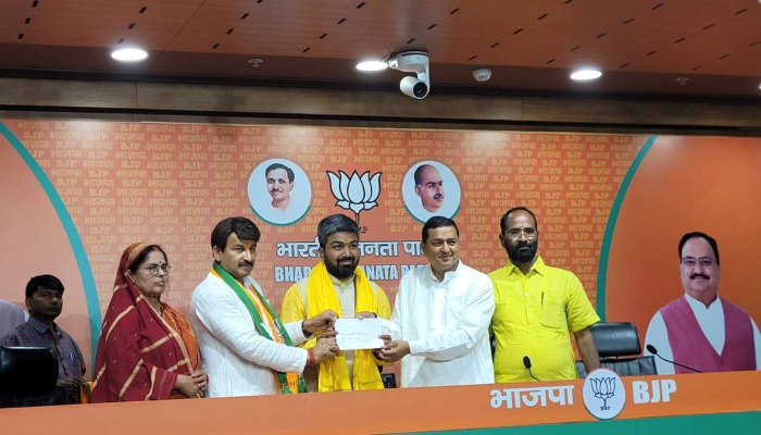 Popular YouTuber Manish Kashyap joins the BJP in the presence of Manoj Tiwari and Anil Baluni