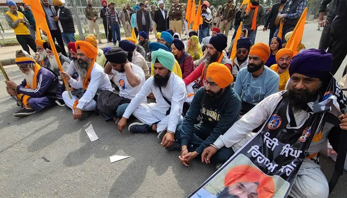 Supreme Court stays Punjab and Haryana High Court's order to remove protesters who have blocked Chandigarh-Mohali Road