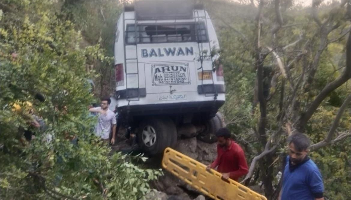 Kashmir: Bus fall into gorge after terrorists fired on it, 10 Hindu pilgrims killed