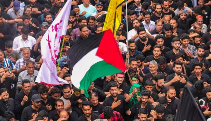 Srinagar: Mourners wave Palestinian flags, chant pro-Gaza slogans during Muharram procession