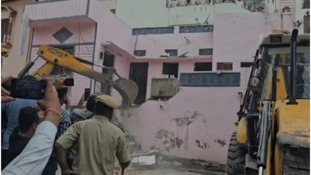 Bulldozer action on illegally constructed house of Udaipur stabbing accused