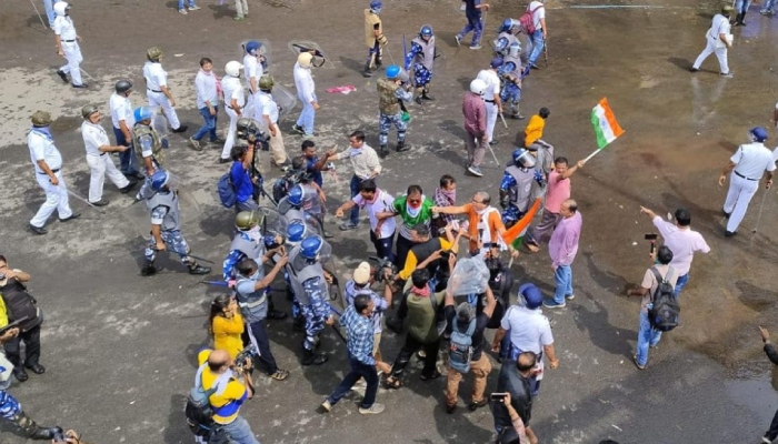 RG Kar rape and murder case: Kolkata Police resorts to lathi charge, water canons to disperse protestors marching to Nabanna