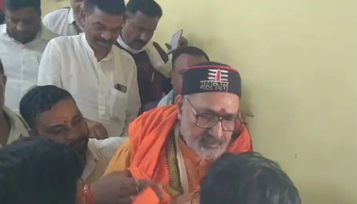 Bihar: AAP leader Mohammad Saifi detained for trying to attack Union Minister Giriraj Singh