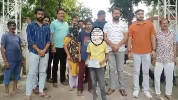 Bijnor shopkeeper Danish threatens a 9-year-old Hindu boy who came to his shop to buy goods