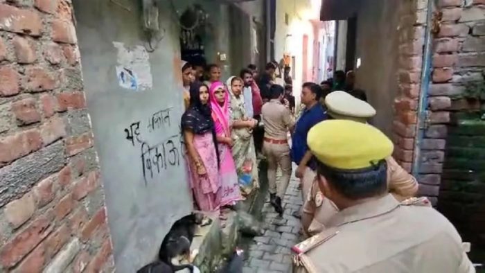 Mob of 400 Muslims attack house of Hindu girl in Bjnor when she protested against Muzammil sending messages on Instagram