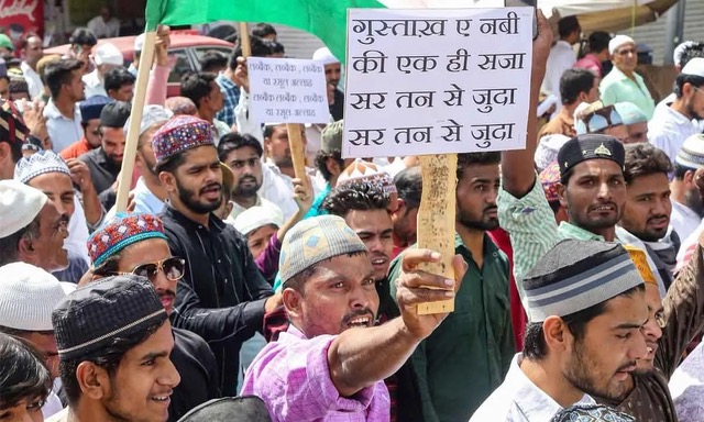 Karnataka: ‘Sar Tan Se Juda’ chants raised by Islamists in Bagalkote over alleged ‘blasphemy’, Muslim clerics deliver hate speeches