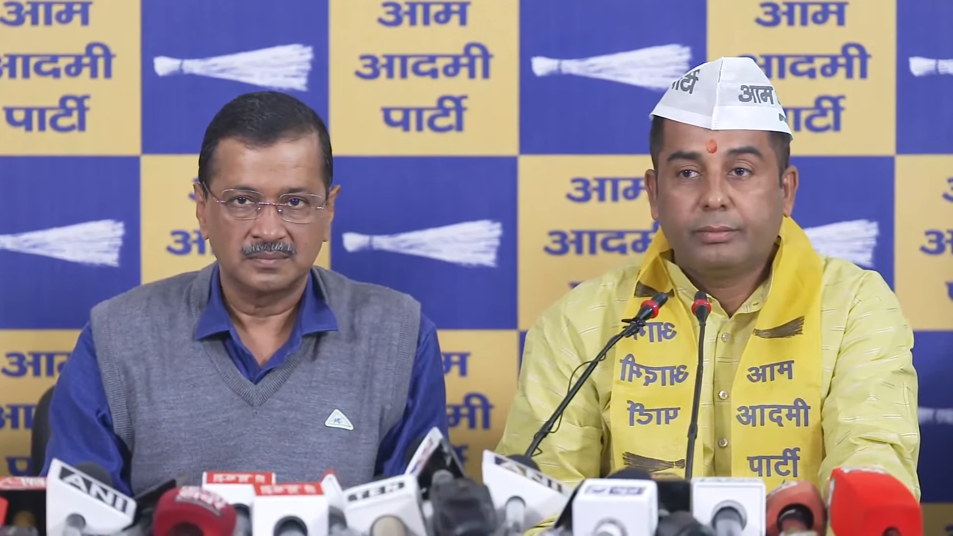 Former Delhi BJP MLA Anil Jha joins Aam Aadmi Party